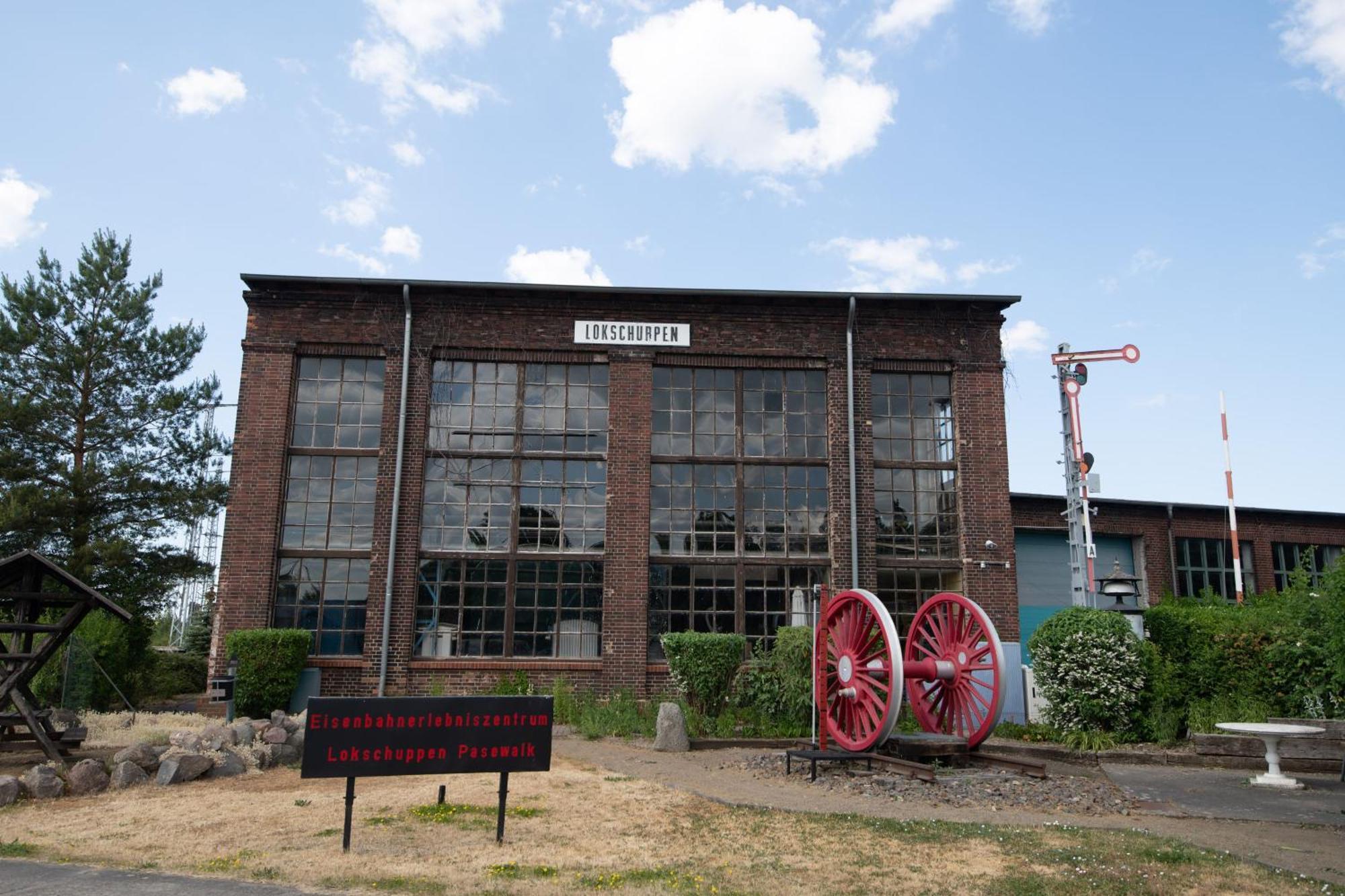 Lokschuppen Pasewalk- Gaestehaus Lokschuppen Exteriér fotografie